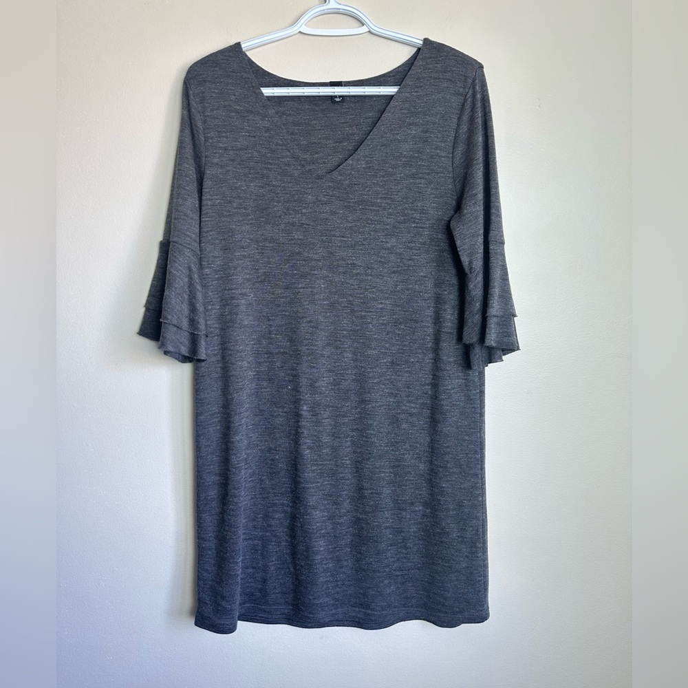 GF Size L Gray V-Neck Ruffle Sleeve Top